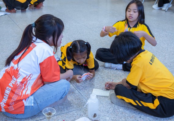 ภาพกิจกรรม  คณะวิทยาศาสตร์และเทคโนโลยี มหาวิทยาลัยราชภัฏกำแพงเพชร ร่วมกับโรงเรียนเทศบาล 2 (วัดทุ่งสวน) สังกัดเทศบาลเมืองกำแพงเพชร จัดกิจกรรมค่ายปฏิบัติการทางวิทยาศาสตร์