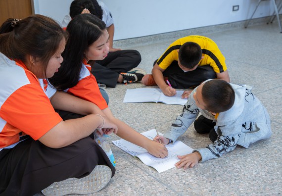 ภาพกิจกรรม  คณะวิทยาศาสตร์และเทคโนโลยี มหาวิทยาลัยราชภัฏกำแพงเพชร ร่วมกับโรงเรียนเทศบาล 2 (วัดทุ่งสวน) สังกัดเทศบาลเมืองกำแพงเพชร จัดกิจกรรมค่ายปฏิบัติการทางวิทยาศาสตร์