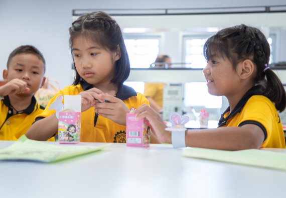 ภาพกิจกรรม  คณะวิทยาศาสตร์และเทคโนโลยี มหาวิทยาลัยราชภัฏกำแพงเพชร ร่วมกับโรงเรียนเทศบาล 2 (วัดทุ่งสวน) สังกัดเทศบาลเมืองกำแพงเพชร จัดกิจกรรมค่ายปฏิบัติการทางวิทยาศาสตร์