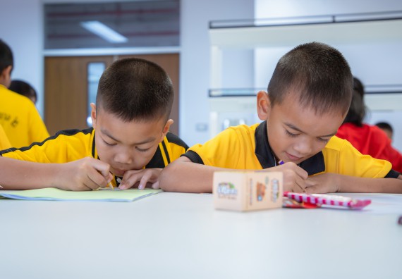 ภาพกิจกรรม  คณะวิทยาศาสตร์และเทคโนโลยี มหาวิทยาลัยราชภัฏกำแพงเพชร ร่วมกับโรงเรียนเทศบาล 2 (วัดทุ่งสวน) สังกัดเทศบาลเมืองกำแพงเพชร จัดกิจกรรมค่ายปฏิบัติการทางวิทยาศาสตร์