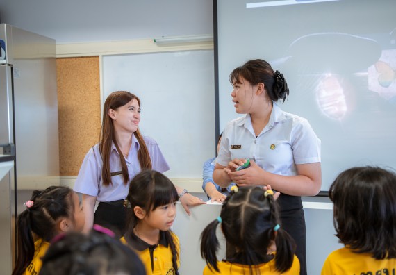 ภาพกิจกรรม  คณะวิทยาศาสตร์และเทคโนโลยี มหาวิทยาลัยราชภัฏกำแพงเพชร ร่วมกับโรงเรียนเทศบาล 2 (วัดทุ่งสวน) สังกัดเทศบาลเมืองกำแพงเพชร จัดกิจกรรมค่ายปฏิบัติการทางวิทยาศาสตร์