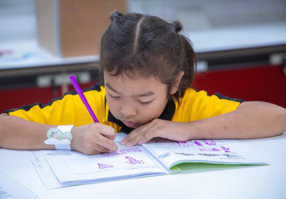 ภาพกิจกรรม  คณะวิทยาศาสตร์และเทคโนโลยี มหาวิทยาลัยราชภัฏกำแพงเพชร ร่วมกับโรงเรียนเทศบาล 2 (วัดทุ่งสวน) สังกัดเทศบาลเมืองกำแพงเพชร จัดกิจกรรมค่ายปฏิบัติการทางวิทยาศาสตร์