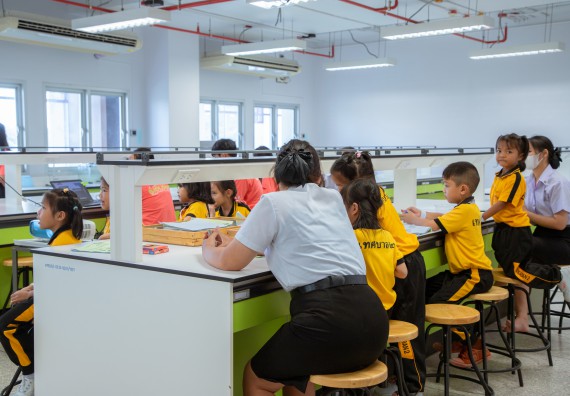 ภาพกิจกรรม  คณะวิทยาศาสตร์และเทคโนโลยี มหาวิทยาลัยราชภัฏกำแพงเพชร ร่วมกับโรงเรียนเทศบาล 2 (วัดทุ่งสวน) สังกัดเทศบาลเมืองกำแพงเพชร จัดกิจกรรมค่ายปฏิบัติการทางวิทยาศาสตร์