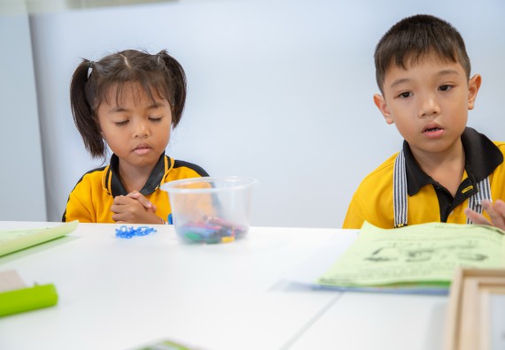 ภาพกิจกรรม  คณะวิทยาศาสตร์และเทคโนโลยี มหาวิทยาลัยราชภัฏกำแพงเพชร ร่วมกับโรงเรียนเทศบาล 2 (วัดทุ่งสวน) สังกัดเทศบาลเมืองกำแพงเพชร จัดกิจกรรมค่ายปฏิบัติการทางวิทยาศาสตร์