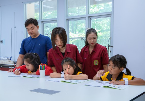 ภาพกิจกรรม  คณะวิทยาศาสตร์และเทคโนโลยี มหาวิทยาลัยราชภัฏกำแพงเพชร ร่วมกับโรงเรียนเทศบาล 2 (วัดทุ่งสวน) สังกัดเทศบาลเมืองกำแพงเพชร จัดกิจกรรมค่ายปฏิบัติการทางวิทยาศาสตร์