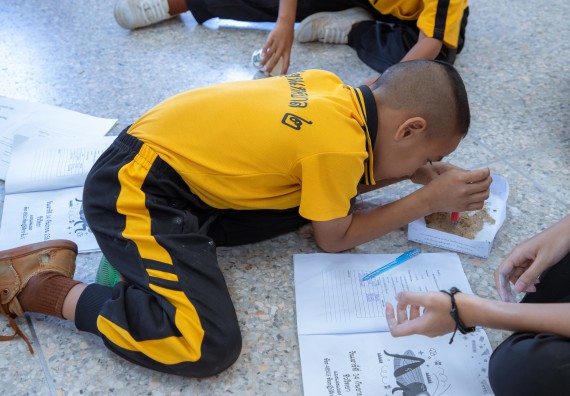 ภาพกิจกรรม  คณะวิทยาศาสตร์และเทคโนโลยี มหาวิทยาลัยราชภัฏกำแพงเพชร ร่วมกับโรงเรียนเทศบาล 2 (วัดทุ่งสวน) สังกัดเทศบาลเมืองกำแพงเพชร จัดกิจกรรมค่ายปฏิบัติการทางวิทยาศาสตร์