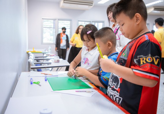 ภาพกิจกรรม  คณะวิทยาศาสตร์และเทคโนโลยี มหาวิทยาลัยราชภัฏกำแพงเพชร ร่วมกับโรงเรียนเทศบาล 2 (วัดทุ่งสวน) สังกัดเทศบาลเมืองกำแพงเพชร จัดกิจกรรมค่ายปฏิบัติการทางวิทยาศาสตร์