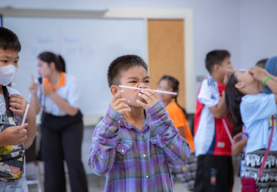 ภาพกิจกรรม  คณะวิทยาศาสตร์และเทคโนโลยี มหาวิทยาลัยราชภัฏกำแพงเพชร ร่วมกับโรงเรียนเทศบาล 2 (วัดทุ่งสวน) สังกัดเทศบาลเมืองกำแพงเพชร จัดกิจกรรมค่ายปฏิบัติการทางวิทยาศาสตร์