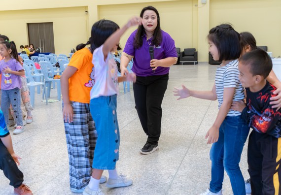 ภาพกิจกรรม  คณะวิทยาศาสตร์และเทคโนโลยี มหาวิทยาลัยราชภัฏกำแพงเพชร ร่วมกับโรงเรียนเทศบาล 2 (วัดทุ่งสวน) สังกัดเทศบาลเมืองกำแพงเพชร จัดกิจกรรมค่ายปฏิบัติการทางวิทยาศาสตร์