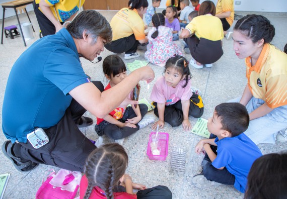 ภาพกิจกรรม  คณะวิทยาศาสตร์และเทคโนโลยี มหาวิทยาลัยราชภัฏกำแพงเพชร ร่วมกับโรงเรียนเทศบาล 2 (วัดทุ่งสวน) สังกัดเทศบาลเมืองกำแพงเพชร จัดกิจกรรมค่ายปฏิบัติการทางวิทยาศาสตร์