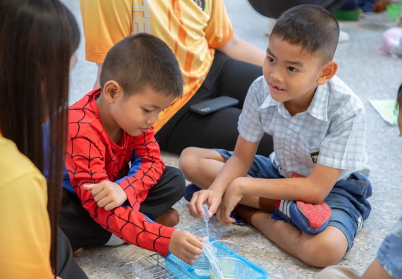 ภาพกิจกรรม  คณะวิทยาศาสตร์และเทคโนโลยี มหาวิทยาลัยราชภัฏกำแพงเพชร ร่วมกับโรงเรียนเทศบาล 2 (วัดทุ่งสวน) สังกัดเทศบาลเมืองกำแพงเพชร จัดกิจกรรมค่ายปฏิบัติการทางวิทยาศาสตร์