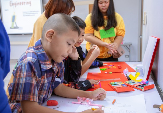 ภาพกิจกรรม  คณะวิทยาศาสตร์และเทคโนโลยี มหาวิทยาลัยราชภัฏกำแพงเพชร ร่วมกับโรงเรียนเทศบาล 2 (วัดทุ่งสวน) สังกัดเทศบาลเมืองกำแพงเพชร จัดกิจกรรมค่ายปฏิบัติการทางวิทยาศาสตร์