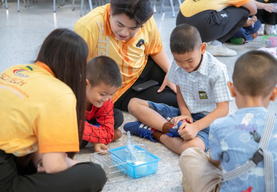 ภาพกิจกรรม  คณะวิทยาศาสตร์และเทคโนโลยี มหาวิทยาลัยราชภัฏกำแพงเพชร ร่วมกับโรงเรียนเทศบาล 2 (วัดทุ่งสวน) สังกัดเทศบาลเมืองกำแพงเพชร จัดกิจกรรมค่ายปฏิบัติการทางวิทยาศาสตร์