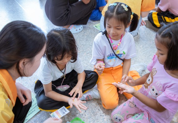 ภาพกิจกรรม  คณะวิทยาศาสตร์และเทคโนโลยี มหาวิทยาลัยราชภัฏกำแพงเพชร ร่วมกับโรงเรียนเทศบาล 2 (วัดทุ่งสวน) สังกัดเทศบาลเมืองกำแพงเพชร จัดกิจกรรมค่ายปฏิบัติการทางวิทยาศาสตร์