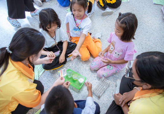 ภาพกิจกรรม  คณะวิทยาศาสตร์และเทคโนโลยี มหาวิทยาลัยราชภัฏกำแพงเพชร ร่วมกับโรงเรียนเทศบาล 2 (วัดทุ่งสวน) สังกัดเทศบาลเมืองกำแพงเพชร จัดกิจกรรมค่ายปฏิบัติการทางวิทยาศาสตร์