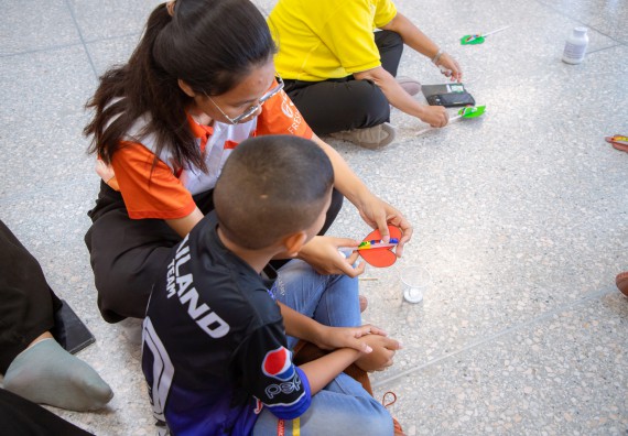 ภาพกิจกรรม  คณะวิทยาศาสตร์และเทคโนโลยี มหาวิทยาลัยราชภัฏกำแพงเพชร ร่วมกับโรงเรียนเทศบาล 2 (วัดทุ่งสวน) สังกัดเทศบาลเมืองกำแพงเพชร จัดกิจกรรมค่ายปฏิบัติการทางวิทยาศาสตร์