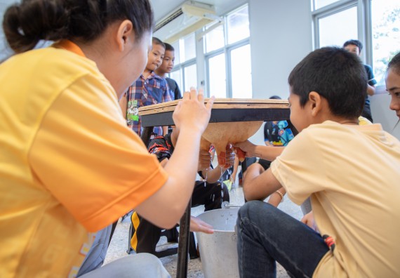 ภาพกิจกรรม  คณะวิทยาศาสตร์และเทคโนโลยี มหาวิทยาลัยราชภัฏกำแพงเพชร ร่วมกับโรงเรียนเทศบาล 2 (วัดทุ่งสวน) สังกัดเทศบาลเมืองกำแพงเพชร จัดกิจกรรมค่ายปฏิบัติการทางวิทยาศาสตร์