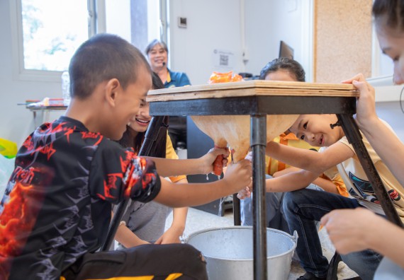 ภาพกิจกรรม  คณะวิทยาศาสตร์และเทคโนโลยี มหาวิทยาลัยราชภัฏกำแพงเพชร ร่วมกับโรงเรียนเทศบาล 2 (วัดทุ่งสวน) สังกัดเทศบาลเมืองกำแพงเพชร จัดกิจกรรมค่ายปฏิบัติการทางวิทยาศาสตร์