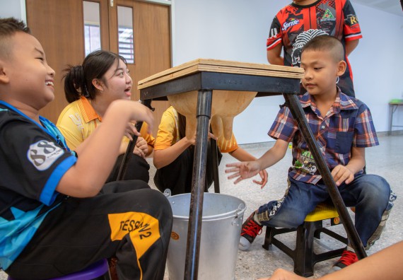 ภาพกิจกรรม  คณะวิทยาศาสตร์และเทคโนโลยี มหาวิทยาลัยราชภัฏกำแพงเพชร ร่วมกับโรงเรียนเทศบาล 2 (วัดทุ่งสวน) สังกัดเทศบาลเมืองกำแพงเพชร จัดกิจกรรมค่ายปฏิบัติการทางวิทยาศาสตร์