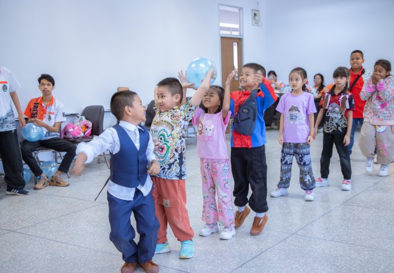 ภาพกิจกรรม  คณะวิทยาศาสตร์และเทคโนโลยี มหาวิทยาลัยราชภัฏกำแพงเพชร ร่วมกับโรงเรียนเทศบาล 2 (วัดทุ่งสวน) สังกัดเทศบาลเมืองกำแพงเพชร จัดกิจกรรมค่ายปฏิบัติการทางวิทยาศาสตร์