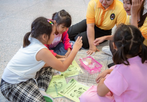 ภาพกิจกรรม  คณะวิทยาศาสตร์และเทคโนโลยี มหาวิทยาลัยราชภัฏกำแพงเพชร ร่วมกับโรงเรียนเทศบาล 2 (วัดทุ่งสวน) สังกัดเทศบาลเมืองกำแพงเพชร จัดกิจกรรมค่ายปฏิบัติการทางวิทยาศาสตร์