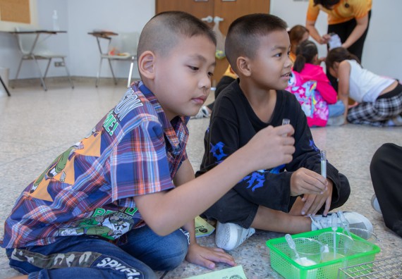 ภาพกิจกรรม  คณะวิทยาศาสตร์และเทคโนโลยี มหาวิทยาลัยราชภัฏกำแพงเพชร ร่วมกับโรงเรียนเทศบาล 2 (วัดทุ่งสวน) สังกัดเทศบาลเมืองกำแพงเพชร จัดกิจกรรมค่ายปฏิบัติการทางวิทยาศาสตร์