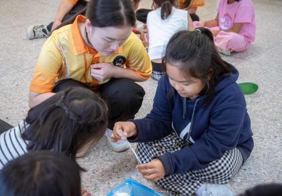 ภาพกิจกรรม  คณะวิทยาศาสตร์และเทคโนโลยี มหาวิทยาลัยราชภัฏกำแพงเพชร ร่วมกับโรงเรียนเทศบาล 2 (วัดทุ่งสวน) สังกัดเทศบาลเมืองกำแพงเพชร จัดกิจกรรมค่ายปฏิบัติการทางวิทยาศาสตร์