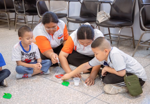 ภาพกิจกรรม  คณะวิทยาศาสตร์และเทคโนโลยี มหาวิทยาลัยราชภัฏกำแพงเพชร ร่วมกับโรงเรียนเทศบาล 2 (วัดทุ่งสวน) สังกัดเทศบาลเมืองกำแพงเพชร จัดกิจกรรมค่ายปฏิบัติการทางวิทยาศาสตร์