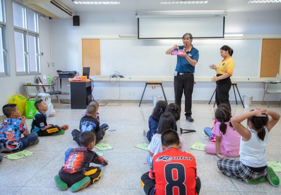 ภาพกิจกรรม  คณะวิทยาศาสตร์และเทคโนโลยี มหาวิทยาลัยราชภัฏกำแพงเพชร ร่วมกับโรงเรียนเทศบาล 2 (วัดทุ่งสวน) สังกัดเทศบาลเมืองกำแพงเพชร จัดกิจกรรมค่ายปฏิบัติการทางวิทยาศาสตร์