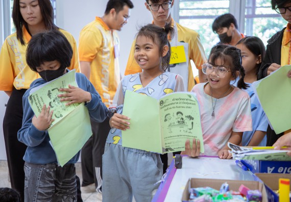 ภาพกิจกรรม  คณะวิทยาศาสตร์และเทคโนโลยี มหาวิทยาลัยราชภัฏกำแพงเพชร ร่วมกับโรงเรียนเทศบาล 2 (วัดทุ่งสวน) สังกัดเทศบาลเมืองกำแพงเพชร จัดกิจกรรมค่ายปฏิบัติการทางวิทยาศาสตร์