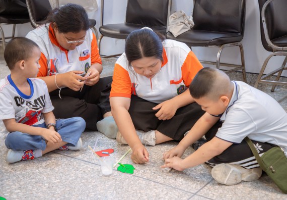 ภาพกิจกรรม  คณะวิทยาศาสตร์และเทคโนโลยี มหาวิทยาลัยราชภัฏกำแพงเพชร ร่วมกับโรงเรียนเทศบาล 2 (วัดทุ่งสวน) สังกัดเทศบาลเมืองกำแพงเพชร จัดกิจกรรมค่ายปฏิบัติการทางวิทยาศาสตร์