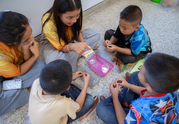 ภาพกิจกรรม  คณะวิทยาศาสตร์และเทคโนโลยี มหาวิทยาลัยราชภัฏกำแพงเพชร ร่วมกับโรงเรียนเทศบาล 2 (วัดทุ่งสวน) สังกัดเทศบาลเมืองกำแพงเพชร จัดกิจกรรมค่ายปฏิบัติการทางวิทยาศาสตร์