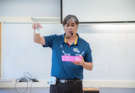 ภาพกิจกรรม  คณะวิทยาศาสตร์และเทคโนโลยี มหาวิทยาลัยราชภัฏกำแพงเพชร ร่วมกับโรงเรียนเทศบาล 2 (วัดทุ่งสวน) สังกัดเทศบาลเมืองกำแพงเพชร จัดกิจกรรมค่ายปฏิบัติการทางวิทยาศาสตร์