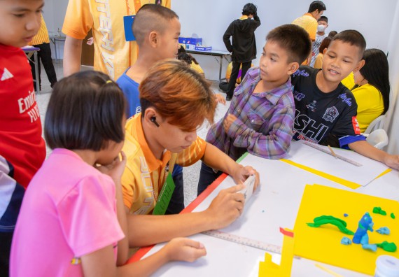 ภาพกิจกรรม  คณะวิทยาศาสตร์และเทคโนโลยี มหาวิทยาลัยราชภัฏกำแพงเพชร ร่วมกับโรงเรียนเทศบาล 2 (วัดทุ่งสวน) สังกัดเทศบาลเมืองกำแพงเพชร จัดกิจกรรมค่ายปฏิบัติการทางวิทยาศาสตร์