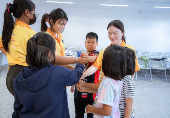 ภาพกิจกรรม  คณะวิทยาศาสตร์และเทคโนโลยี มหาวิทยาลัยราชภัฏกำแพงเพชร ร่วมกับโรงเรียนเทศบาล 2 (วัดทุ่งสวน) สังกัดเทศบาลเมืองกำแพงเพชร จัดกิจกรรมค่ายปฏิบัติการทางวิทยาศาสตร์