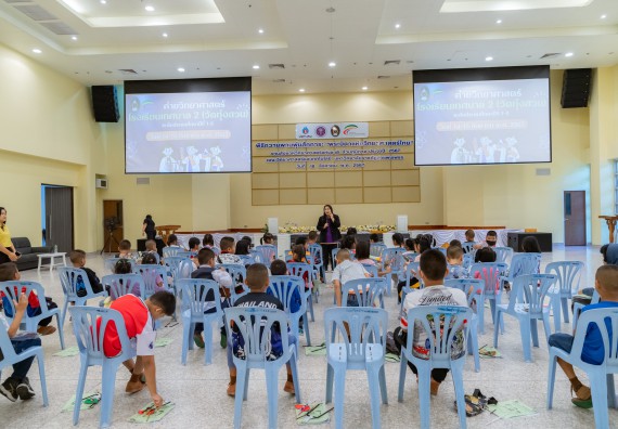 ภาพกิจกรรม  คณะวิทยาศาสตร์และเทคโนโลยี มหาวิทยาลัยราชภัฏกำแพงเพชร ร่วมกับโรงเรียนเทศบาล 2 (วัดทุ่งสวน) สังกัดเทศบาลเมืองกำแพงเพชร จัดกิจกรรมค่ายปฏิบัติการทางวิทยาศาสตร์