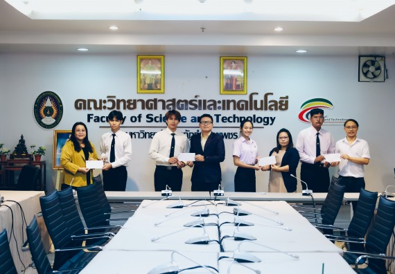 ภาพกิจกรรม  ผู้บริหารคณะวิทยาศาสตร์และเทคโนโลยีจัดพิธีมอบทุนเพื่อการศึกษาให้กับนักศึกษาคณะวิทยาศาสตร์และเทคโนโลยี