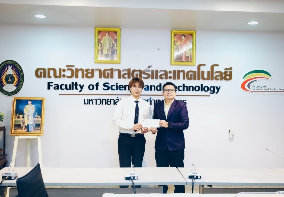 ภาพกิจกรรม  ผู้บริหารคณะวิทยาศาสตร์และเทคโนโลยีจัดพิธีมอบทุนเพื่อการศึกษาให้กับนักศึกษาคณะวิทยาศาสตร์และเทคโนโลยี