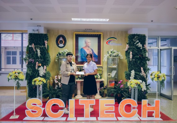 ภาพกิจกรรม  ผู้บริหารคณะวิทยาศาสตร์และเทคโนโลยีจัดพิธีมอบทุนเพื่อการศึกษาให้กับนักศึกษาคณะวิทยาศาสตร์และเทคโนโลยี