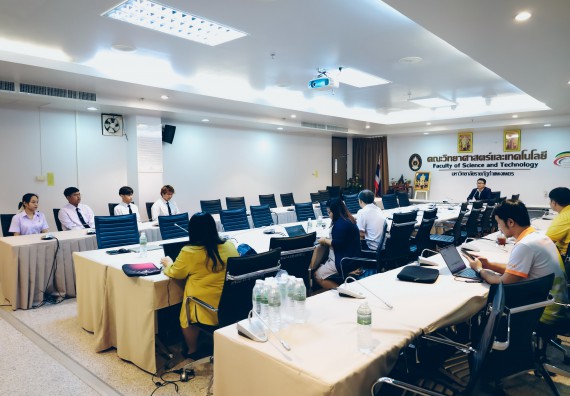 ภาพกิจกรรม  ผู้บริหารคณะวิทยาศาสตร์และเทคโนโลยีจัดพิธีมอบทุนเพื่อการศึกษาให้กับนักศึกษาคณะวิทยาศาสตร์และเทคโนโลยี