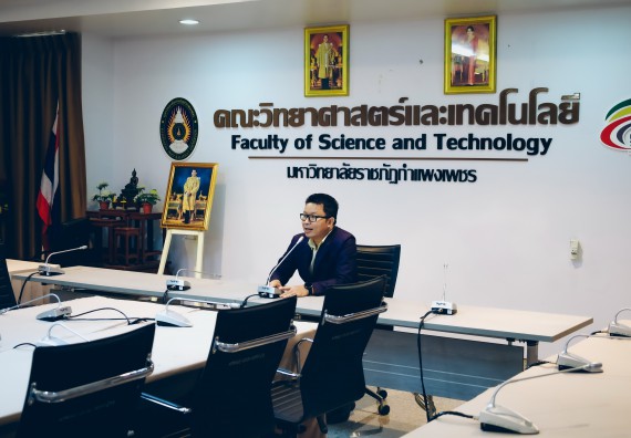 ภาพกิจกรรม  ผู้บริหารคณะวิทยาศาสตร์และเทคโนโลยีจัดพิธีมอบทุนเพื่อการศึกษาให้กับนักศึกษาคณะวิทยาศาสตร์และเทคโนโลยี