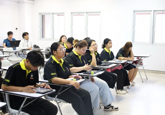 ภาพกิจกรรม  โปรแกรมวิชาเคมี จัดอบรมเชิงปฏิบัติการชุดเครื่องมือวิเคราะห์สารสำคัญด้วยแสงอินฟราเรด (Fourier Transform Infrared Spectrometer)