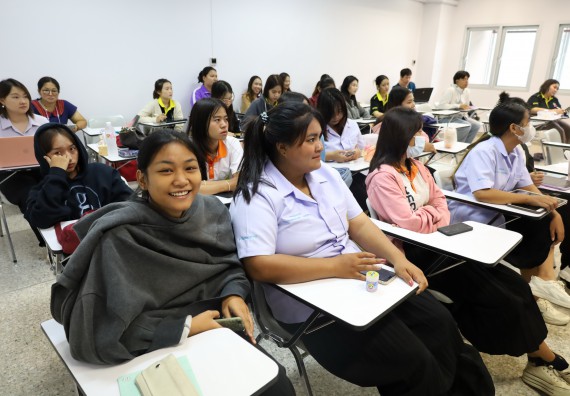 ภาพกิจกรรม  โปรแกรมวิชาเคมี จัดอบรมเชิงปฏิบัติการชุดเครื่องมือวิเคราะห์สารสำคัญด้วยแสงอินฟราเรด (Fourier Transform Infrared Spectrometer)