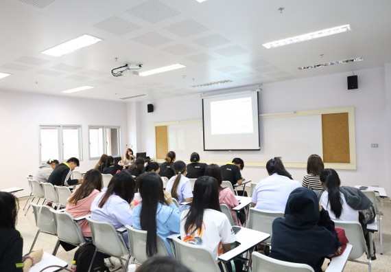 ภาพกิจกรรม  โปรแกรมวิชาเคมี จัดอบรมเชิงปฏิบัติการชุดเครื่องมือวิเคราะห์สารสำคัญด้วยแสงอินฟราเรด (Fourier Transform Infrared Spectrometer)