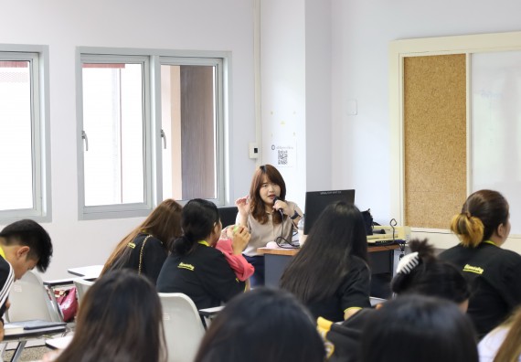 ภาพกิจกรรม  โปรแกรมวิชาเคมี จัดอบรมเชิงปฏิบัติการชุดเครื่องมือวิเคราะห์สารสำคัญด้วยแสงอินฟราเรด (Fourier Transform Infrared Spectrometer)