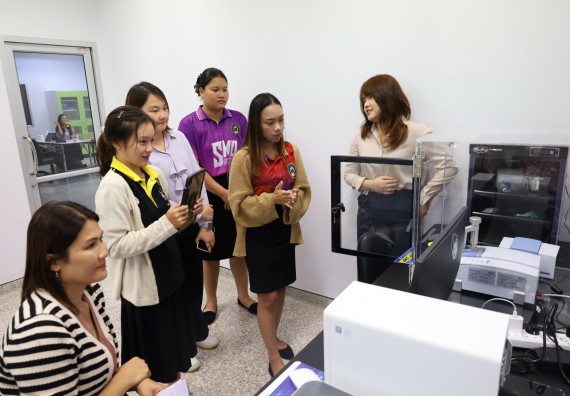 ภาพกิจกรรม  โปรแกรมวิชาเคมี จัดอบรมเชิงปฏิบัติการชุดเครื่องมือวิเคราะห์สารสำคัญด้วยแสงอินฟราเรด (Fourier Transform Infrared Spectrometer)