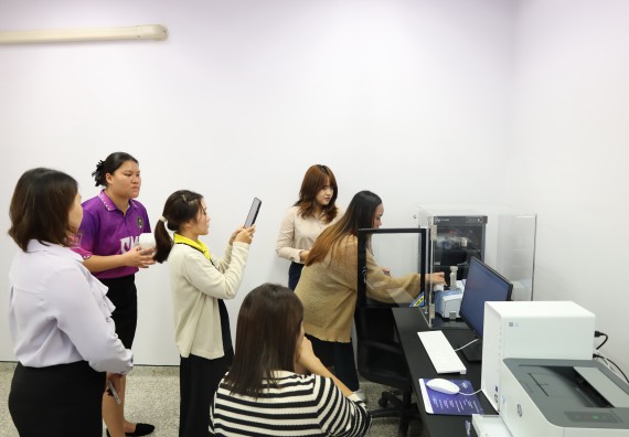 ภาพกิจกรรม  โปรแกรมวิชาเคมี จัดอบรมเชิงปฏิบัติการชุดเครื่องมือวิเคราะห์สารสำคัญด้วยแสงอินฟราเรด (Fourier Transform Infrared Spectrometer)