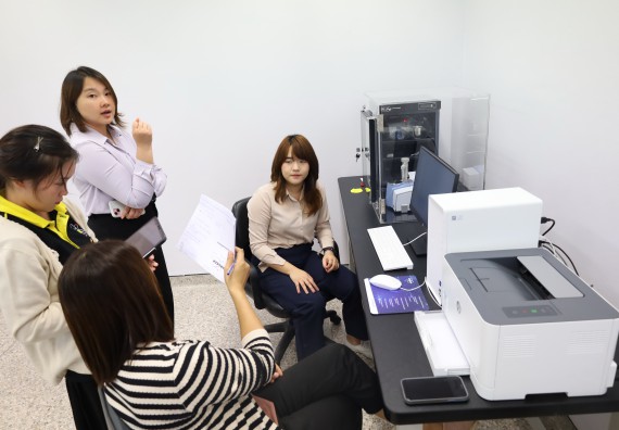 ภาพกิจกรรม  โปรแกรมวิชาเคมี จัดอบรมเชิงปฏิบัติการชุดเครื่องมือวิเคราะห์สารสำคัญด้วยแสงอินฟราเรด (Fourier Transform Infrared Spectrometer)