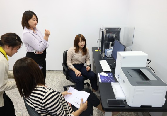 ภาพกิจกรรม  โปรแกรมวิชาเคมี จัดอบรมเชิงปฏิบัติการชุดเครื่องมือวิเคราะห์สารสำคัญด้วยแสงอินฟราเรด (Fourier Transform Infrared Spectrometer)