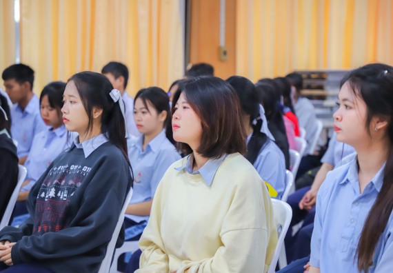 ภาพกิจกรรม  คณะวิทยาศาสตร์และเทคโนโลยี มหาวิทยาลัยราชภัฏกำแพงเพชร จัดกิจกรรมค่ายวิชาการเพื่อพัฒนากำลังคนด้านวิทยาศาสตร์และเทคโนโลยี ปีการศึกษา 2567  โรงเรียนมัธยมพัชรกิติยาภา 2 กำแพงเพชร